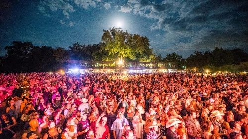 Lakeshore Escape Home image 1