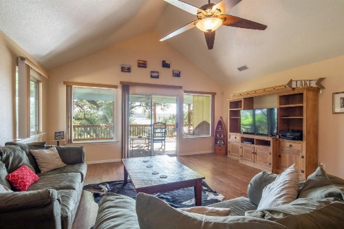 Lakeshore Escape Home image 12