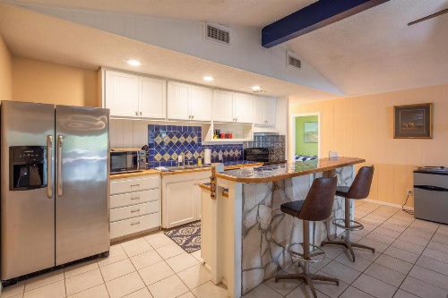 Lakeshore Escape Home image 18