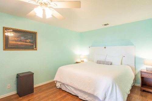 Lakeshore Escape Home image 20