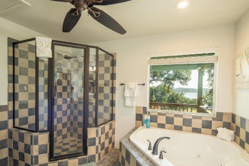 Lakeshore Escape Home image 23