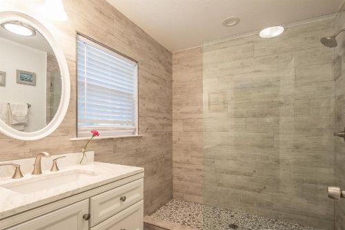 Lakeshore Escape Home image 26