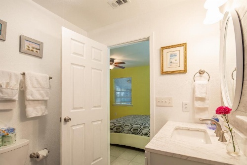 Lakeshore Escape Home image 27