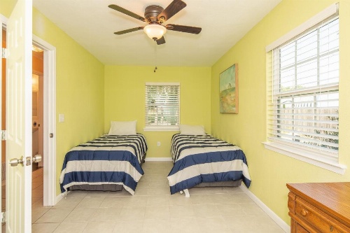 Lakeshore Escape Home image 28