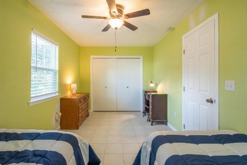 Lakeshore Escape Home image 29