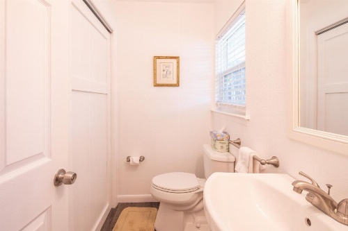 Lakeshore Escape Home image 30