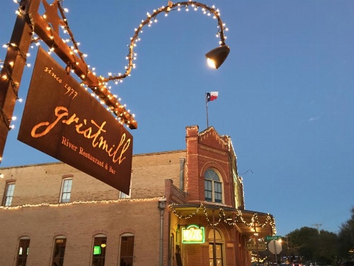 Lakeshore Escape Home image 38