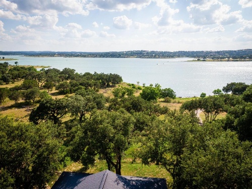 Lakeshore Escape Home image 6