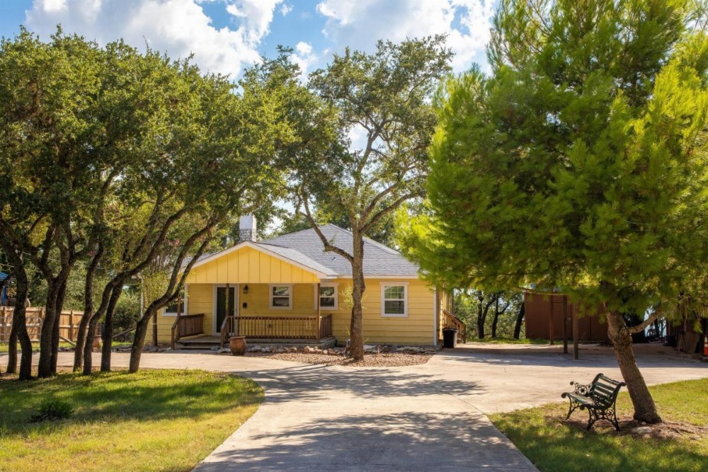 Lakeshore Escape Home