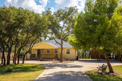 Lakeshore Escape Home image 9